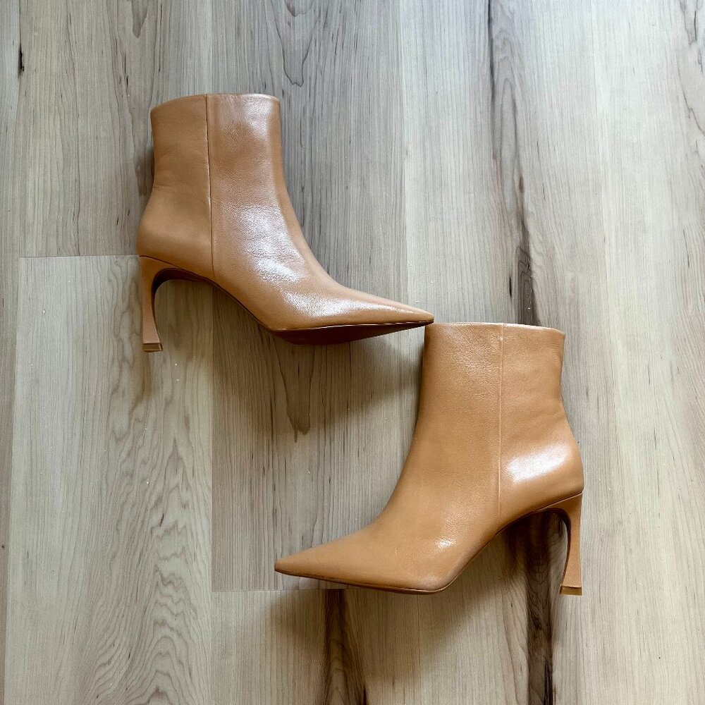 BCBGMAXAZRIA Pia Bootie Size 8 (Brand New)